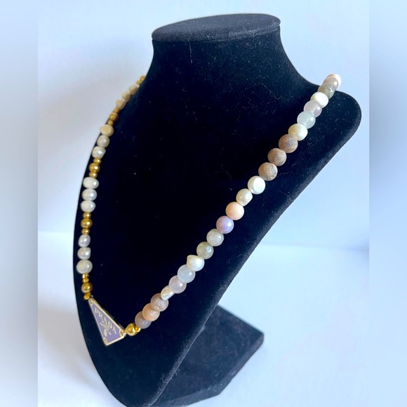 Viral Prada Pearl Beaded Necklace - Picture 4 of 6
